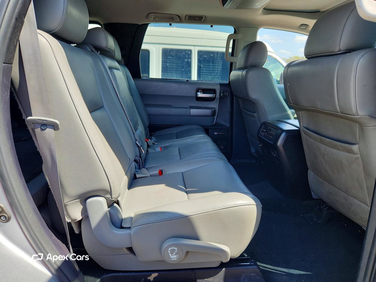 Toyota Sequoia 2015