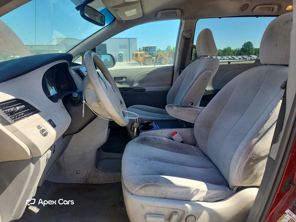 Toyota Sienna 2011