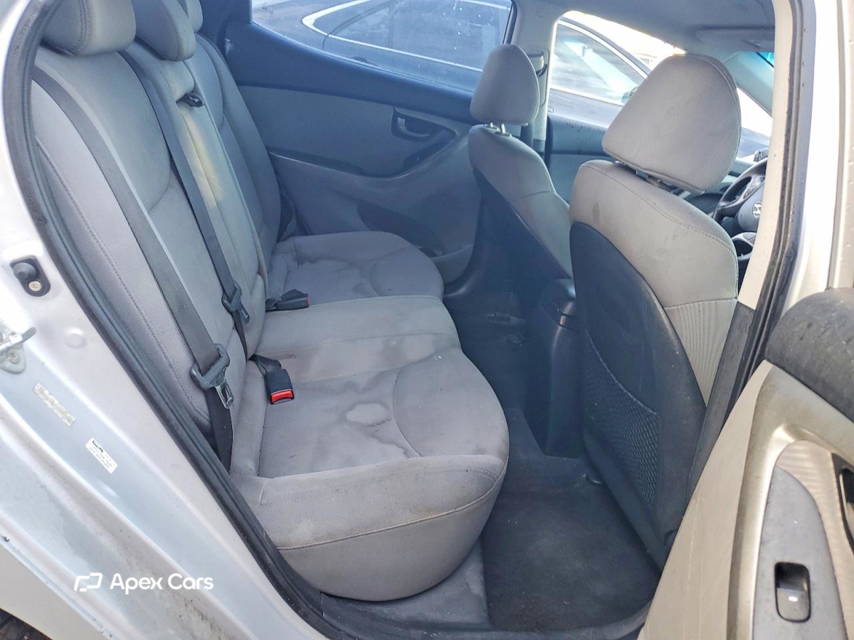Hyundai Elantra 2012