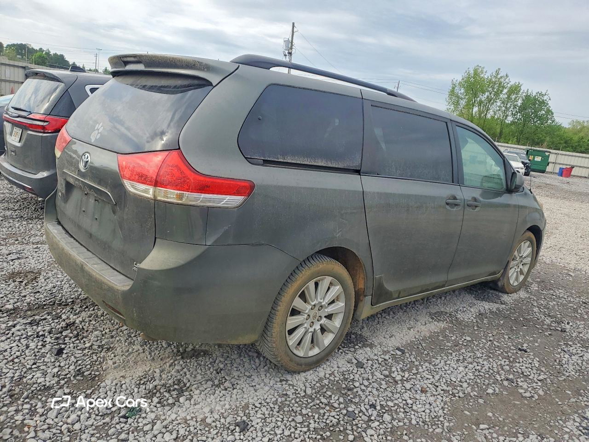 Toyota Sienna 2011