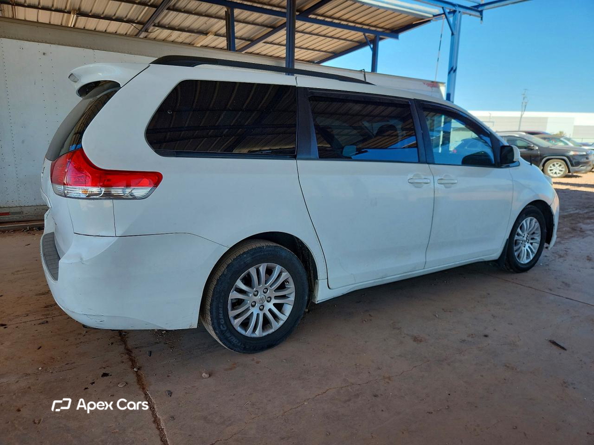 Toyota Sienna 2011