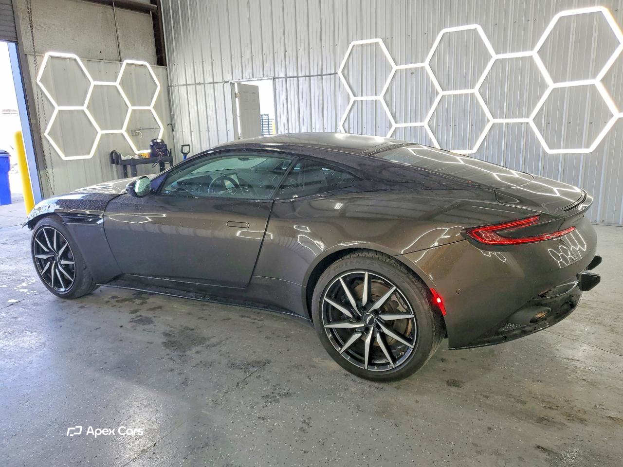 Aston Martin DB11 2017