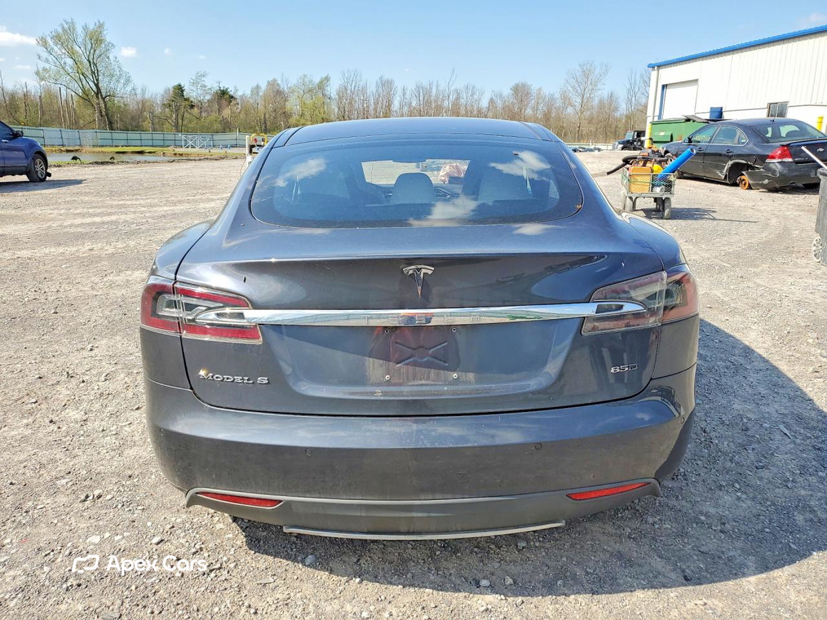 Tesla Model S 2015