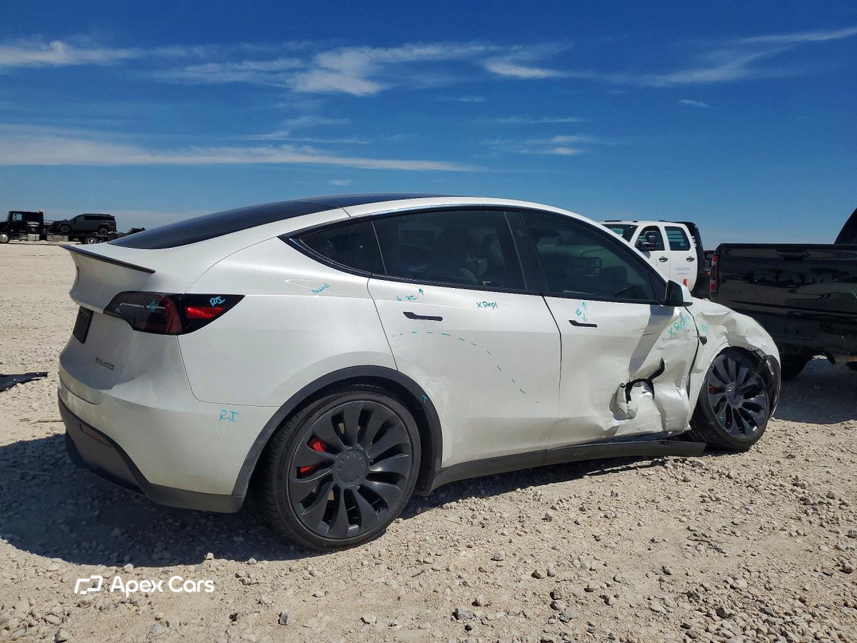 Tesla Model Y 2024