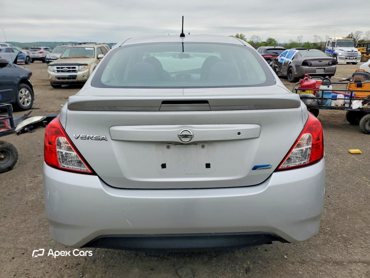 Nissan Versa 2015