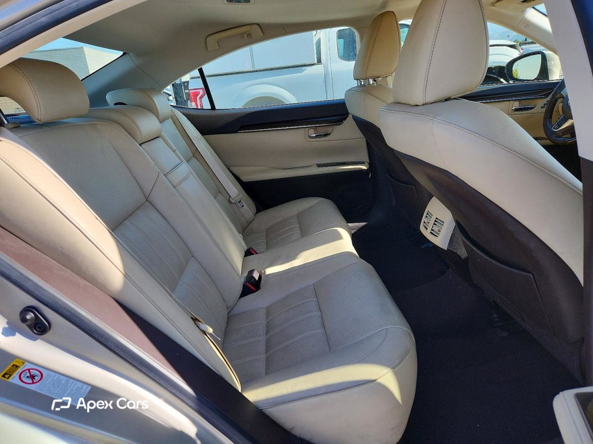 Lexus ES 2016