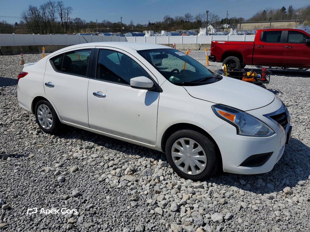 Nissan Versa 2018