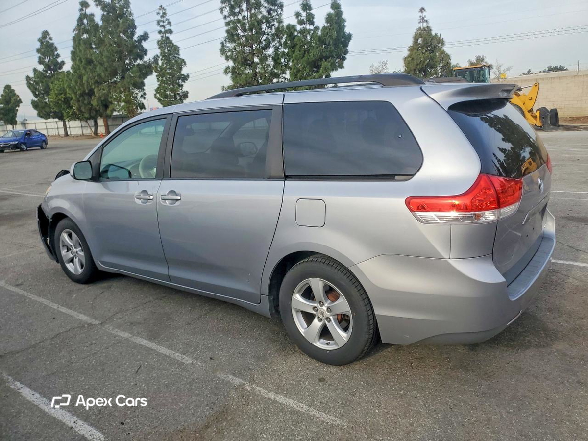 Toyota Sienna 2011