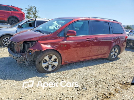 Toyota Sienna 2015 - Image 1 of 13
