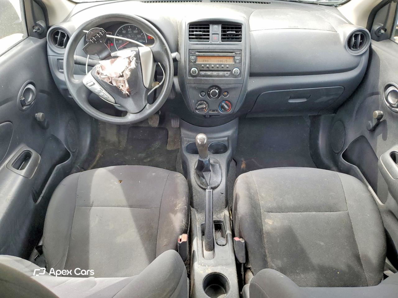 Nissan Versa 2015