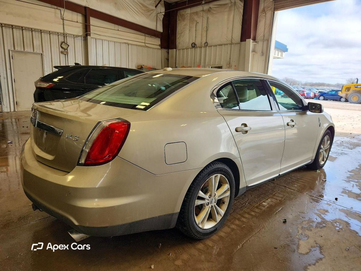 Lincoln MKS 2011