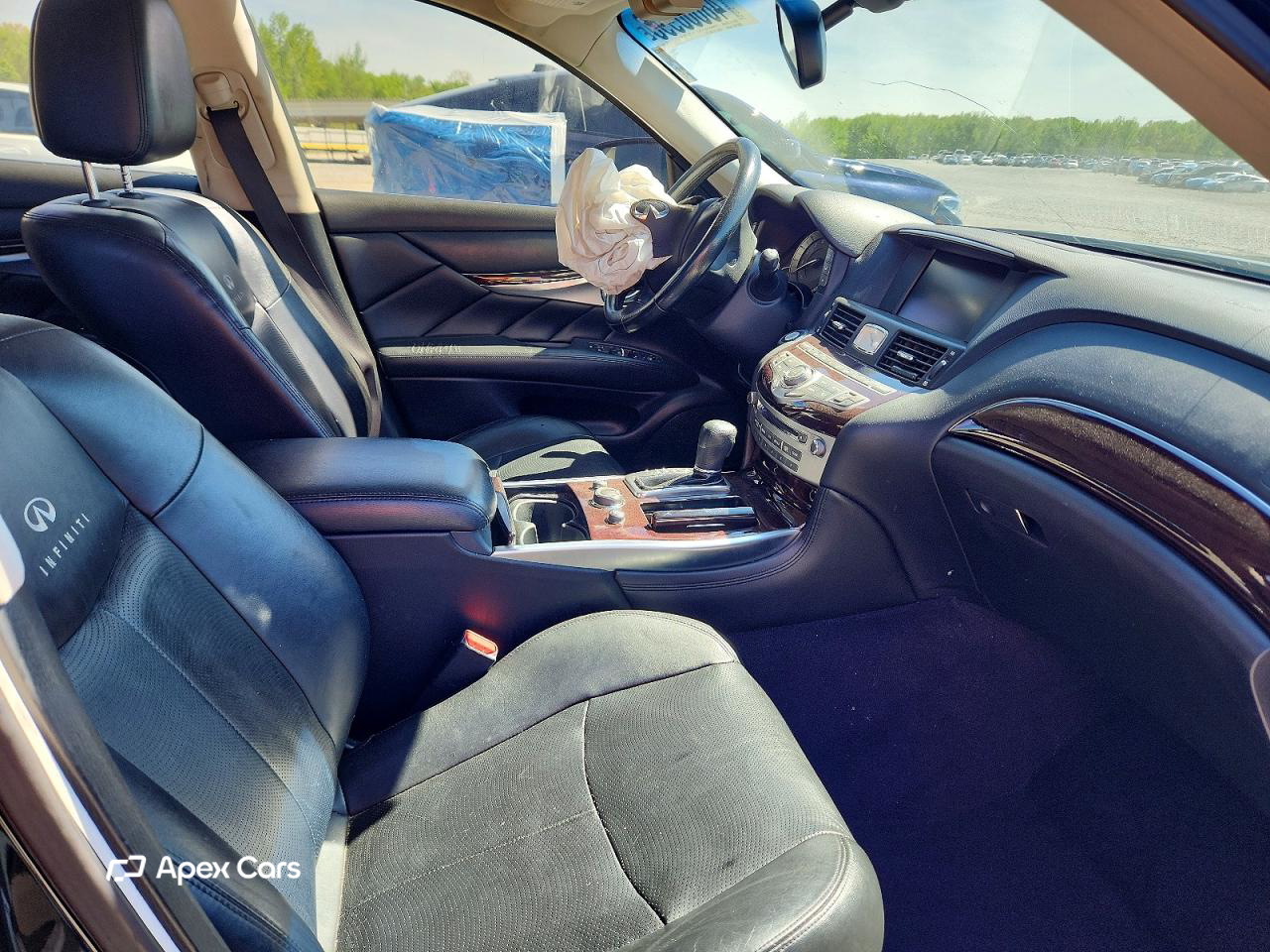 Infiniti M 2011