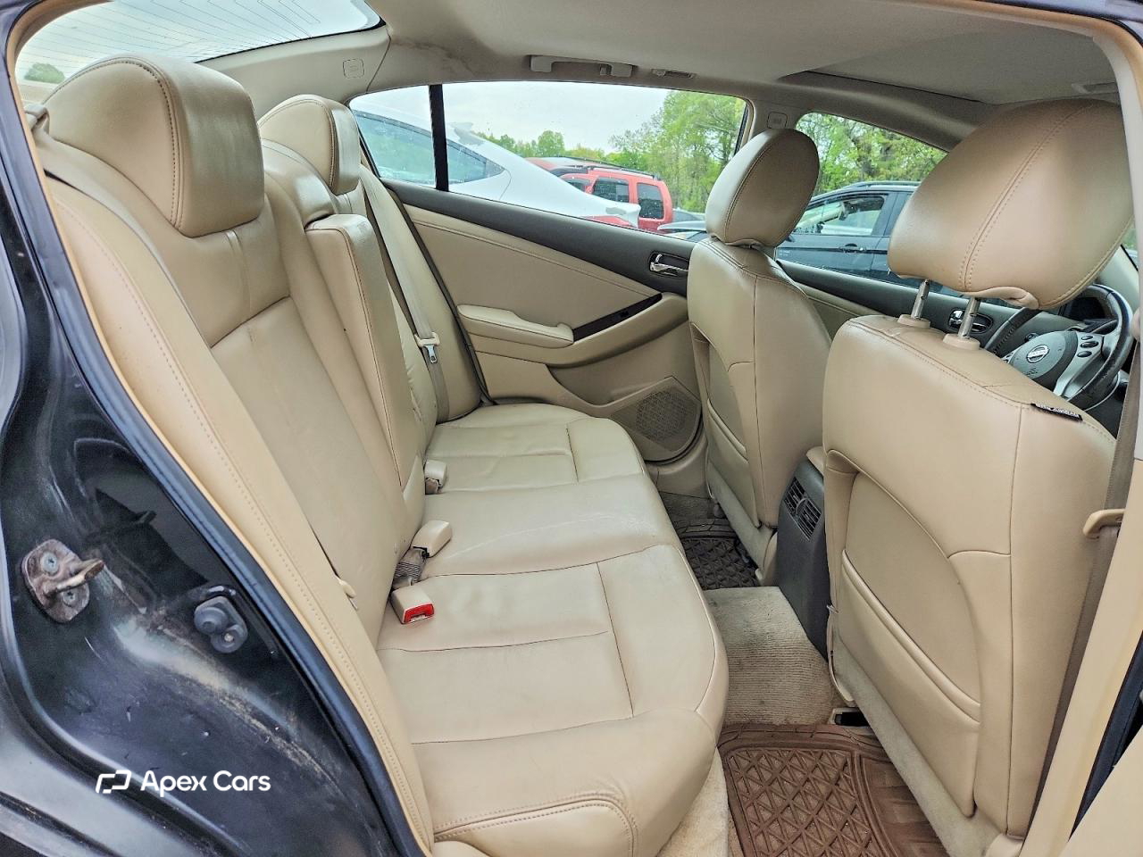 Nissan Altima 2010