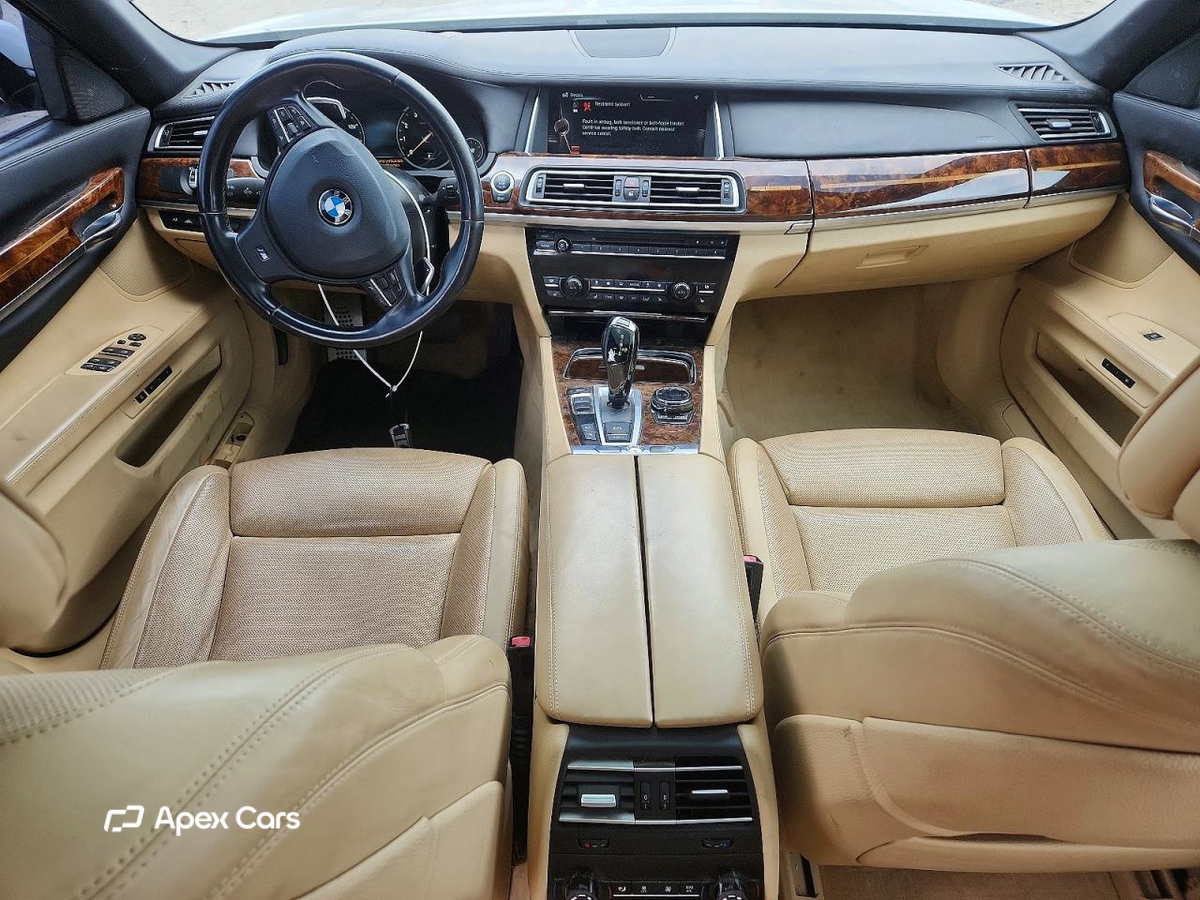 BMW Series 7 2015