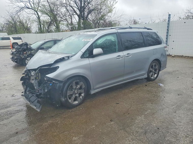 Toyota Sienna 2011 - Image 1 of 5