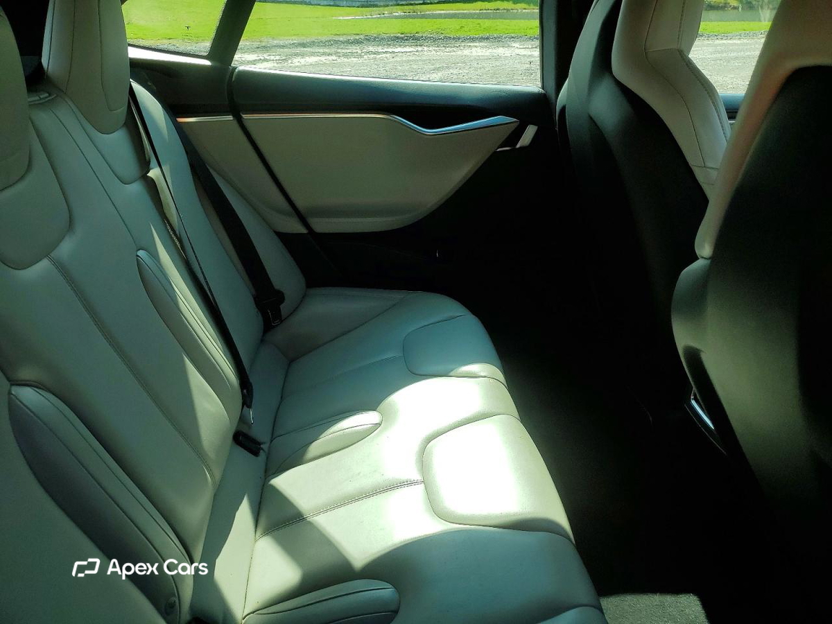 Tesla Model S 2015