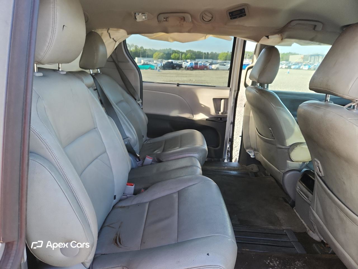 Toyota Sienna 2015