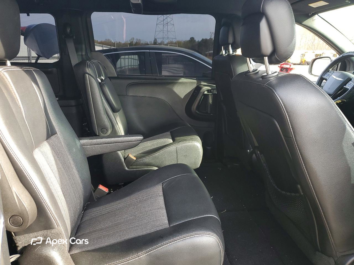Chrysler Voyager 2015