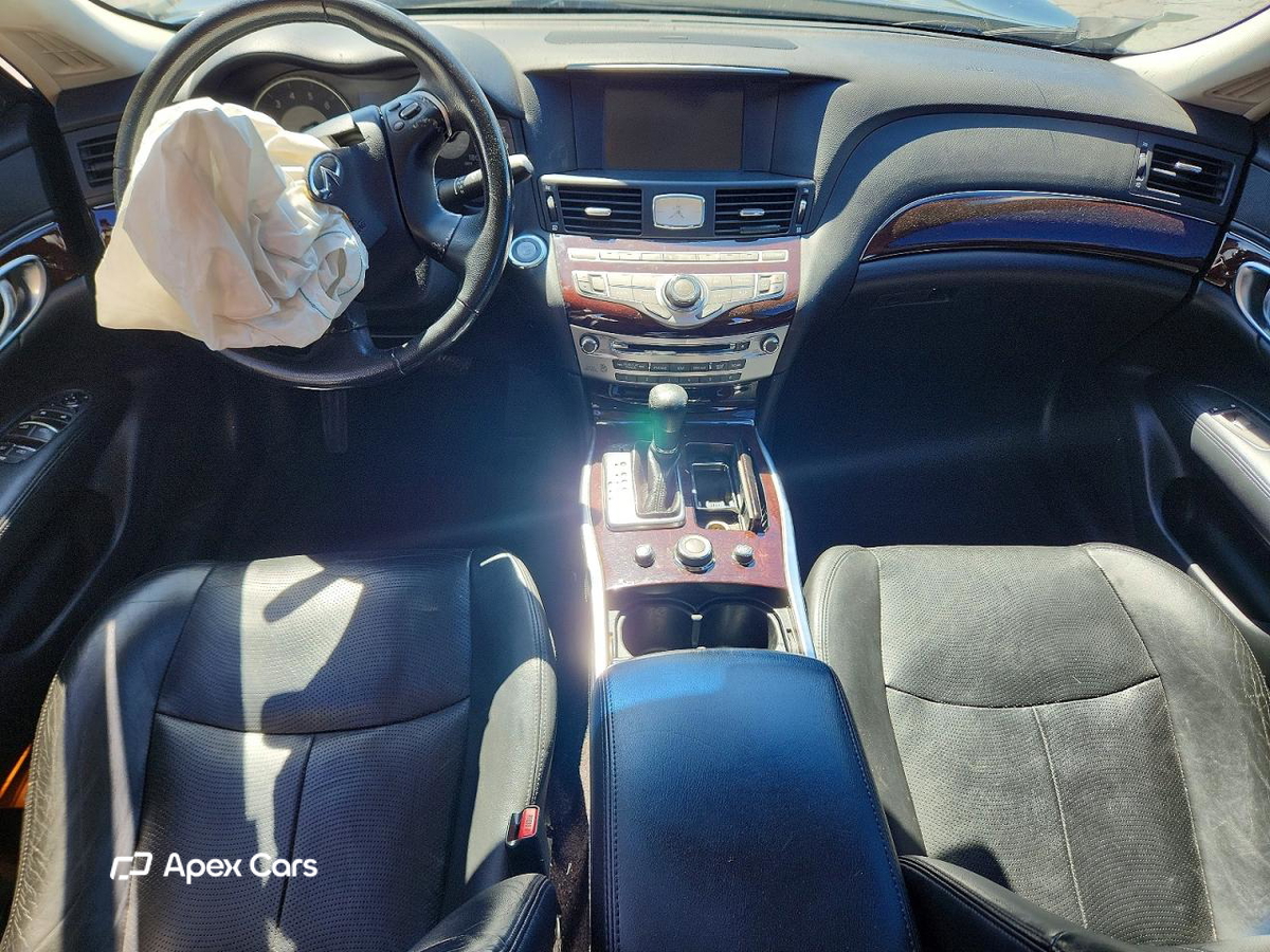 Infiniti M 2011