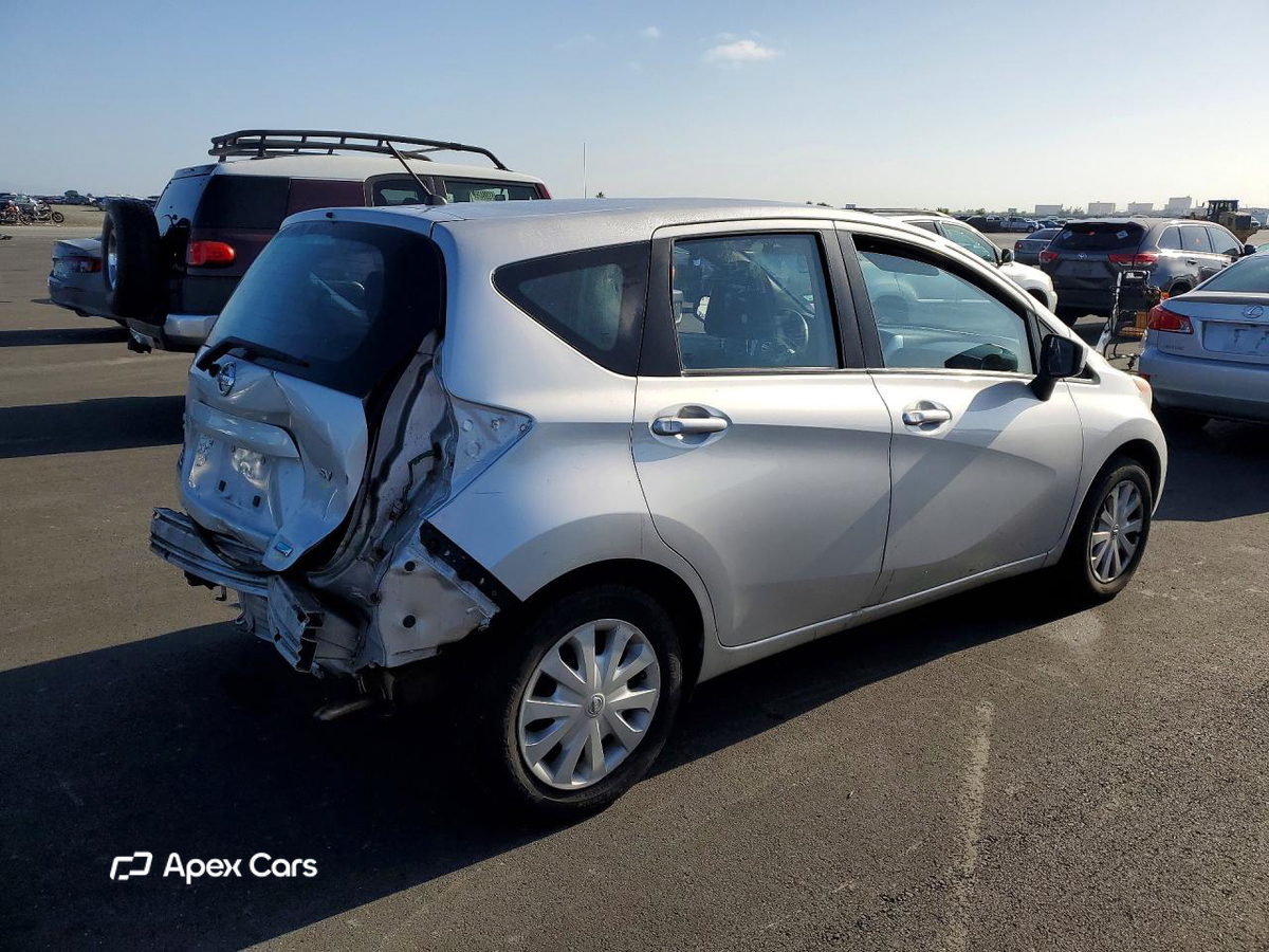 Nissan Versa 2015