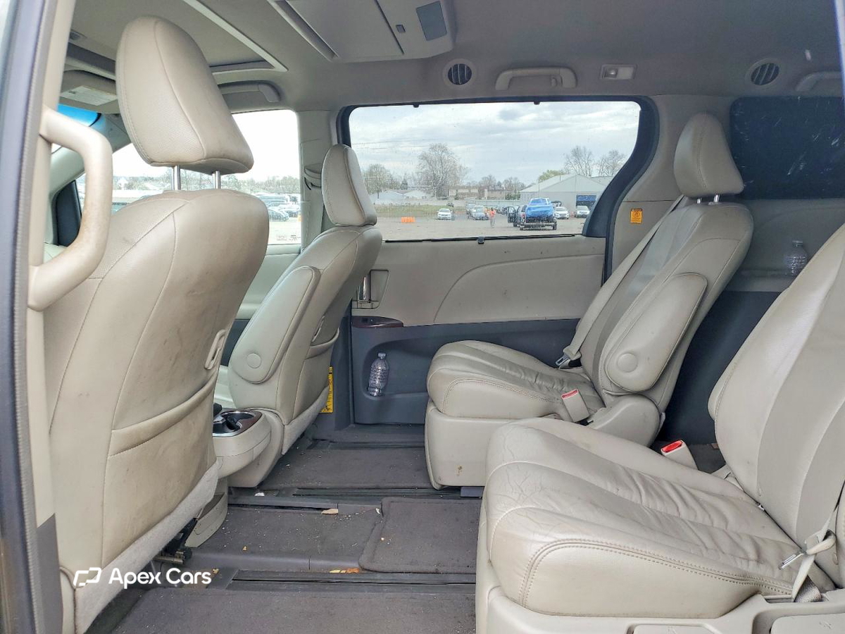 Toyota Sienna 2013