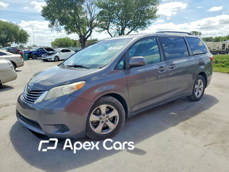 Toyota Sienna 2015 - Image 1 of 14