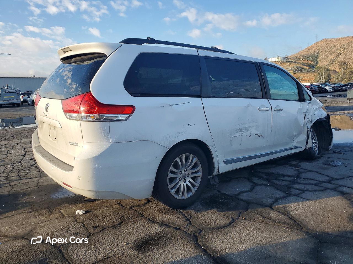 Toyota Sienna 2011