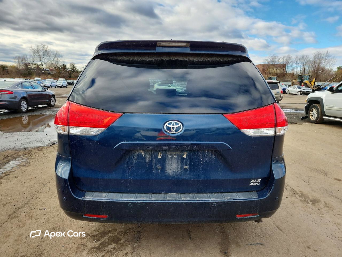 Toyota Sienna 2011