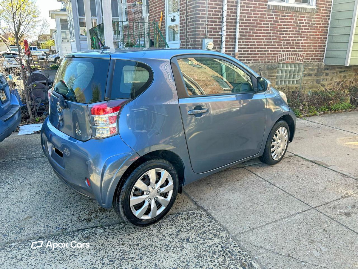 Scion iQ 2013