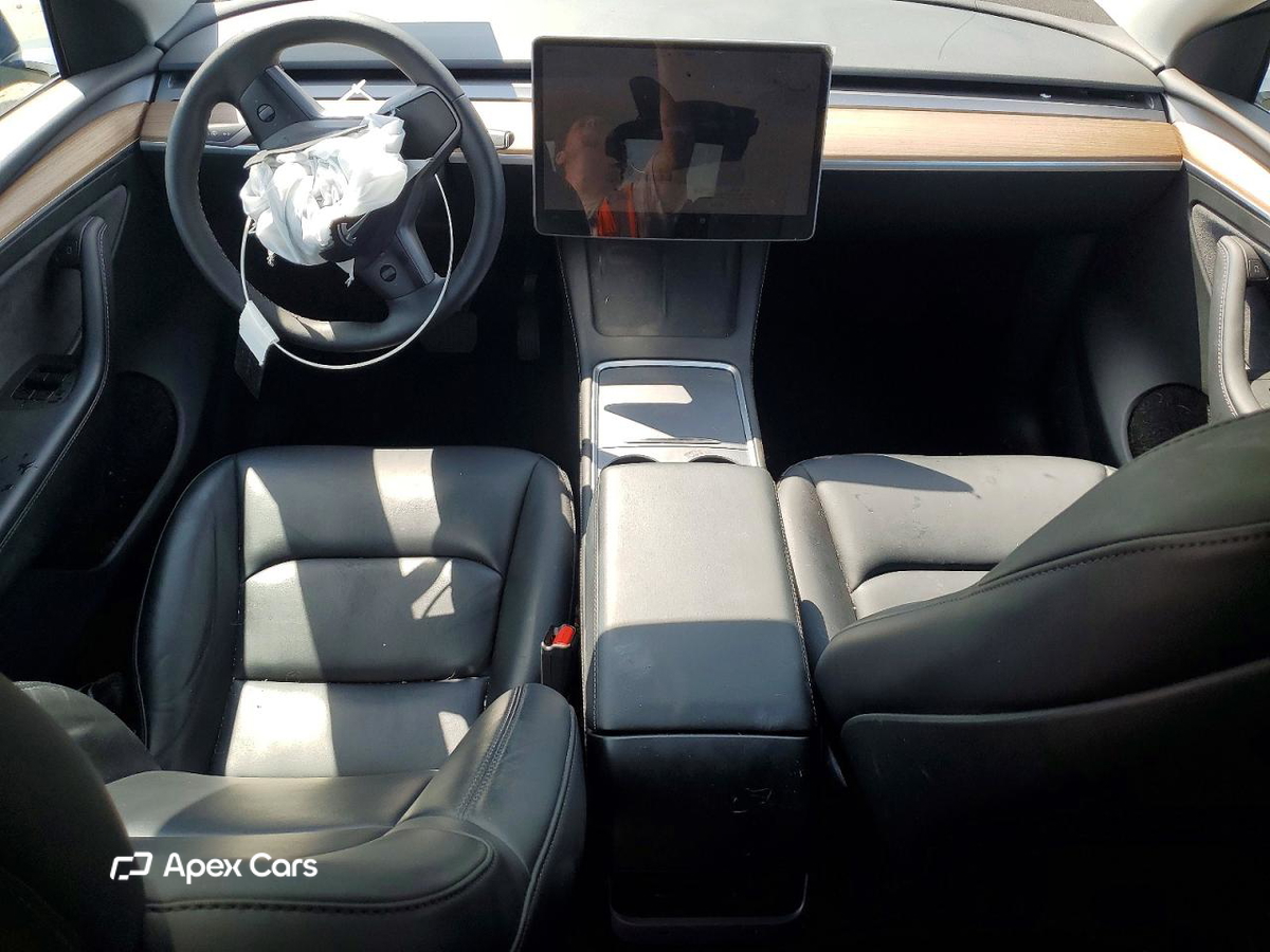Tesla Model Y 2025
