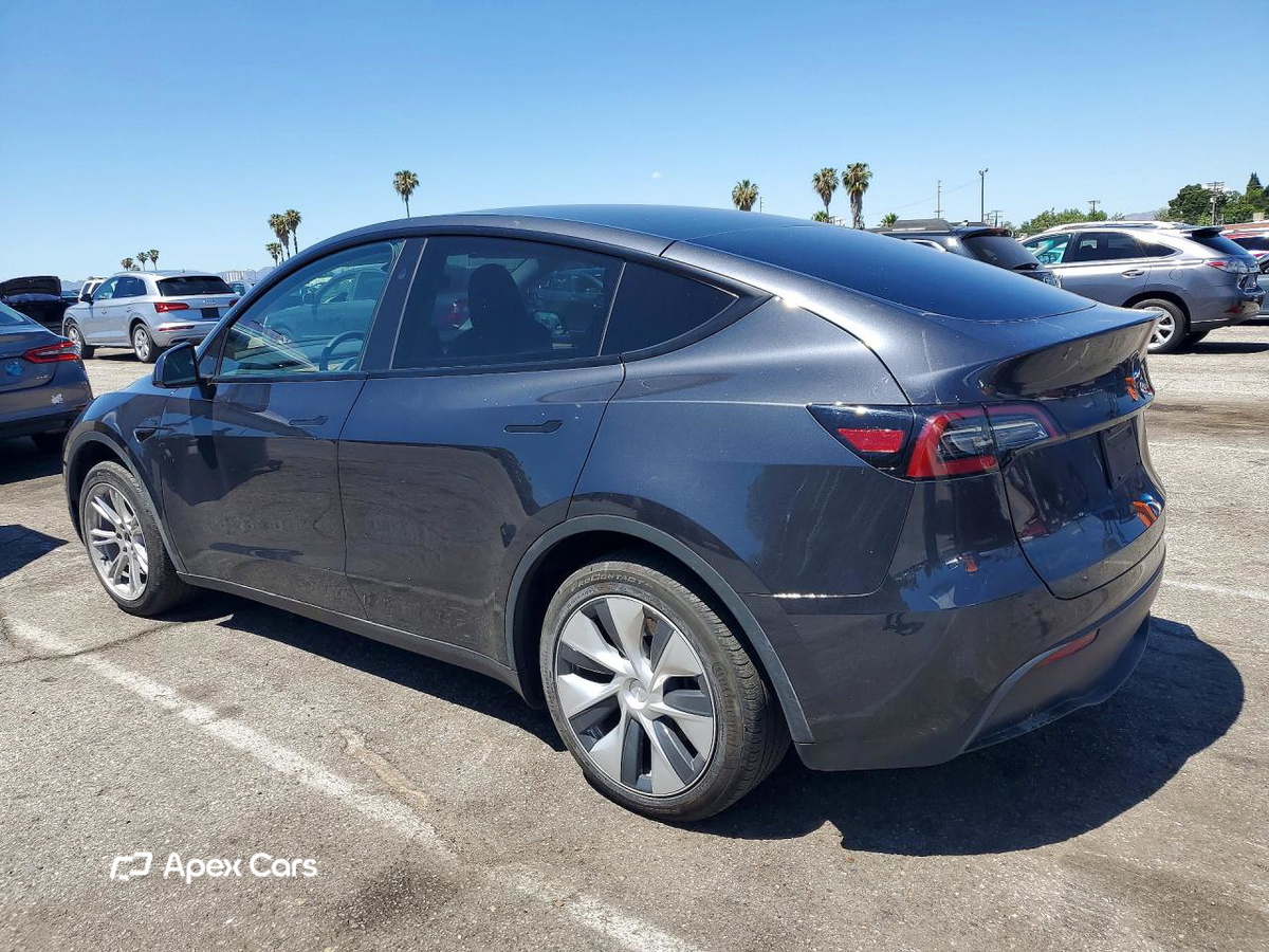 Tesla Model Y 2024