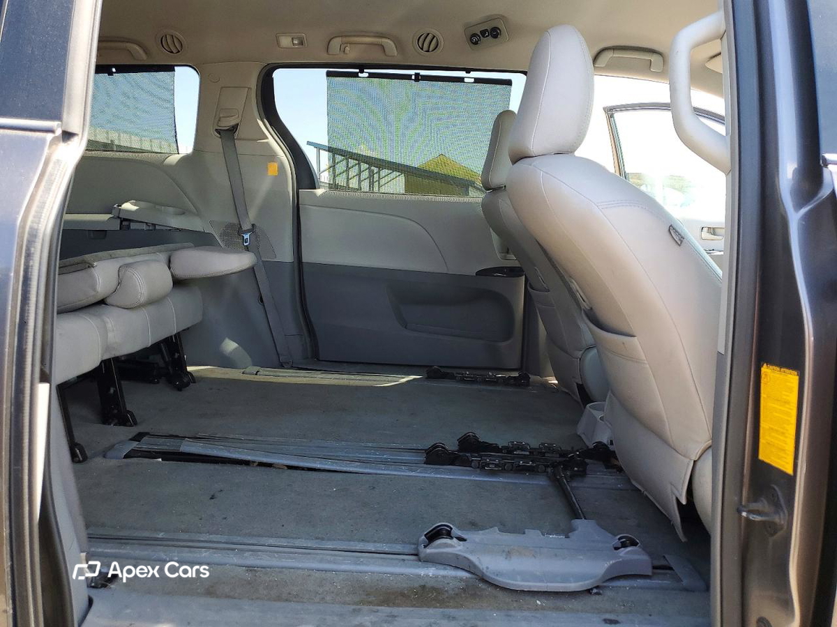 Toyota Sienna 2012