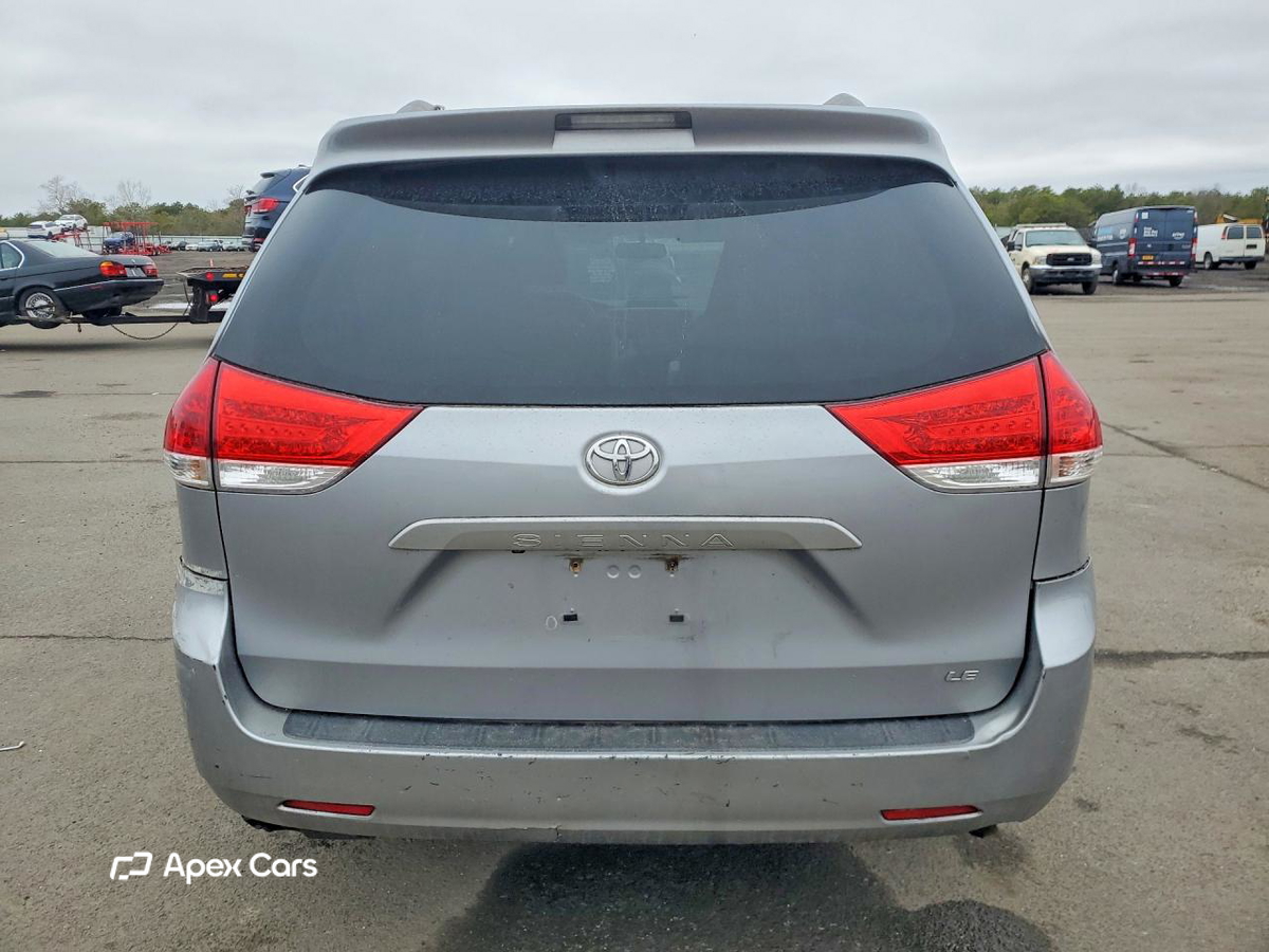 Toyota Sienna 2012