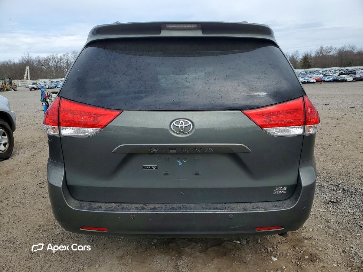 Toyota Sienna 2013
