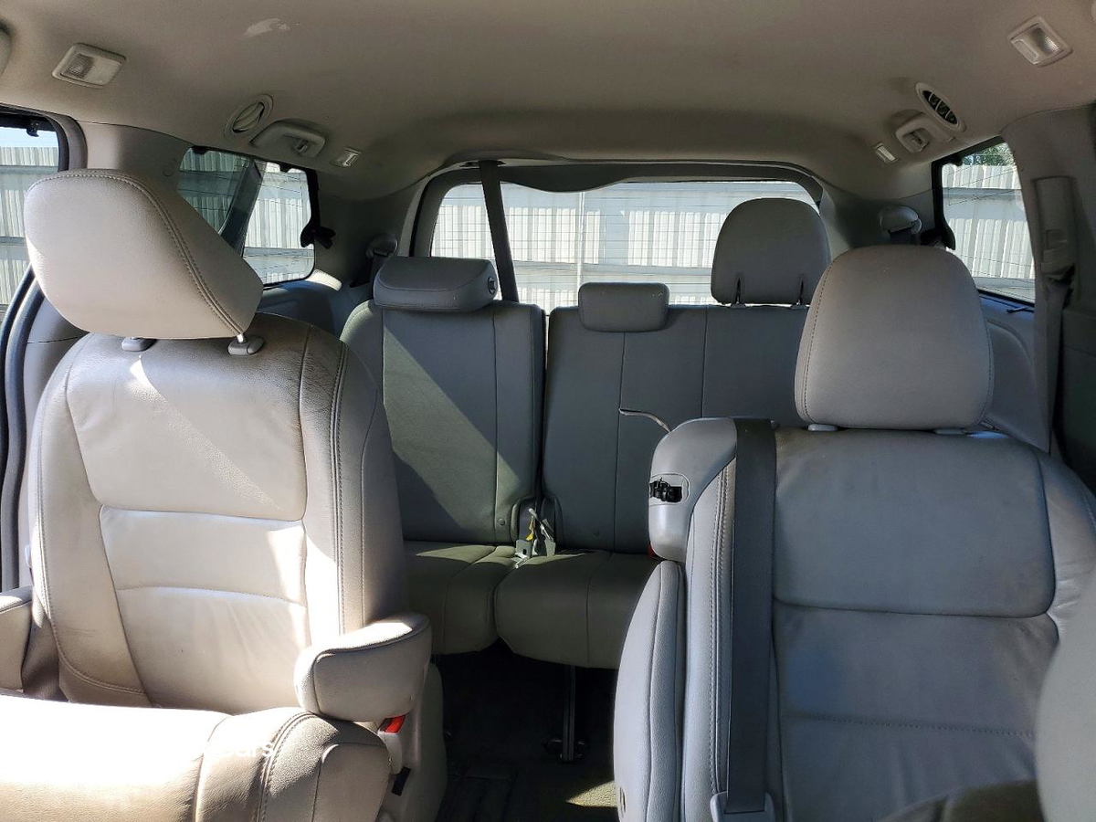 Toyota Sienna 2015
