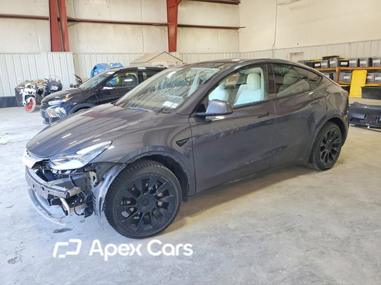 Tesla Model Y 2021 - Image 1 of 13