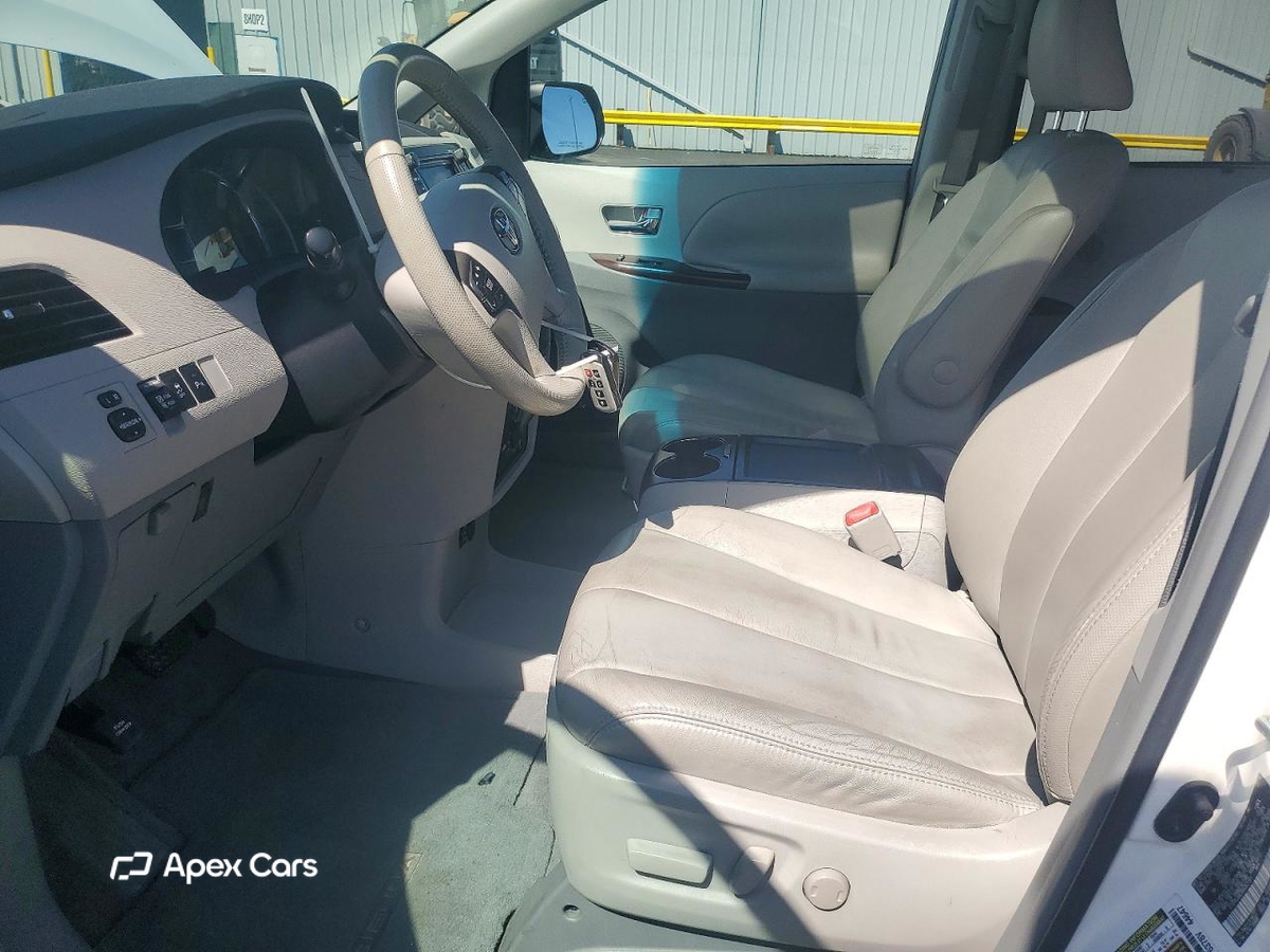 Toyota Sienna 2011