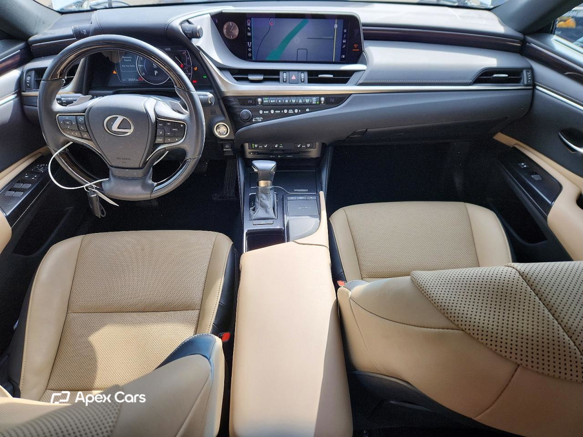 Lexus ES 2020