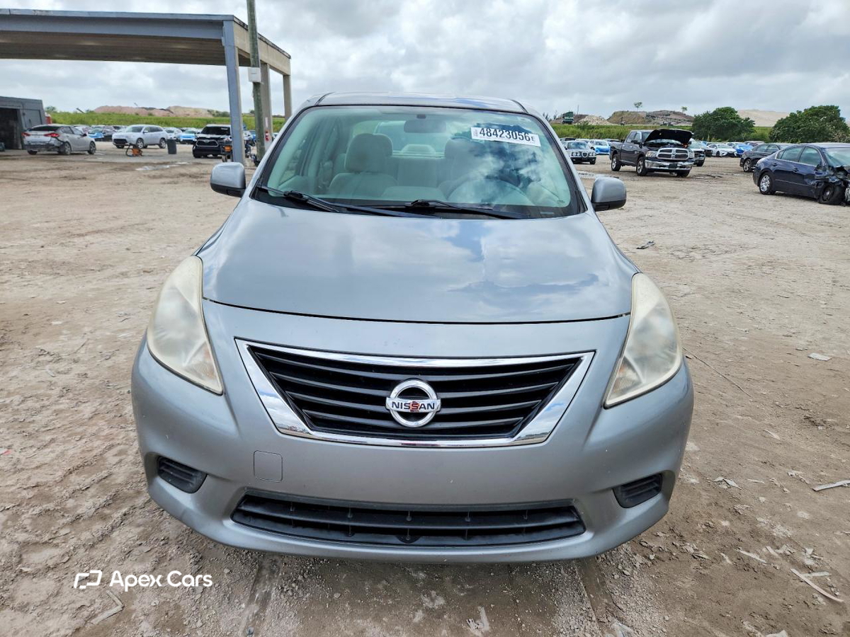 Nissan Versa 2012