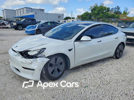 Tesla Model 3 2021 - Image 1 of 13