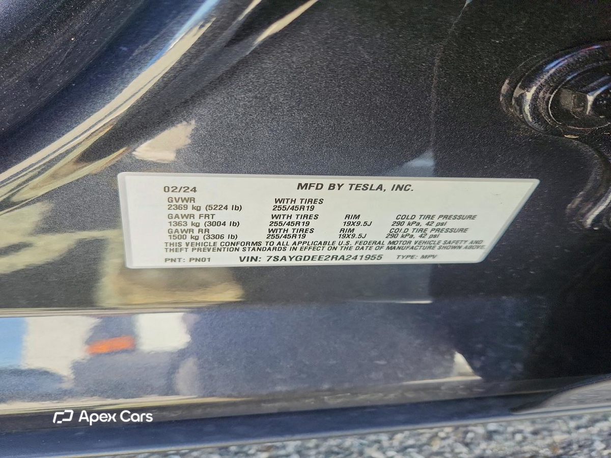 Tesla Model Y 2024