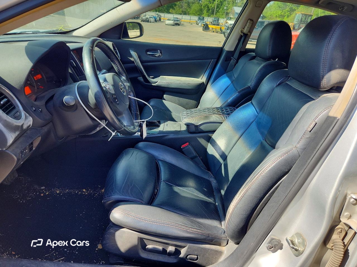 Nissan Maxima 2011
