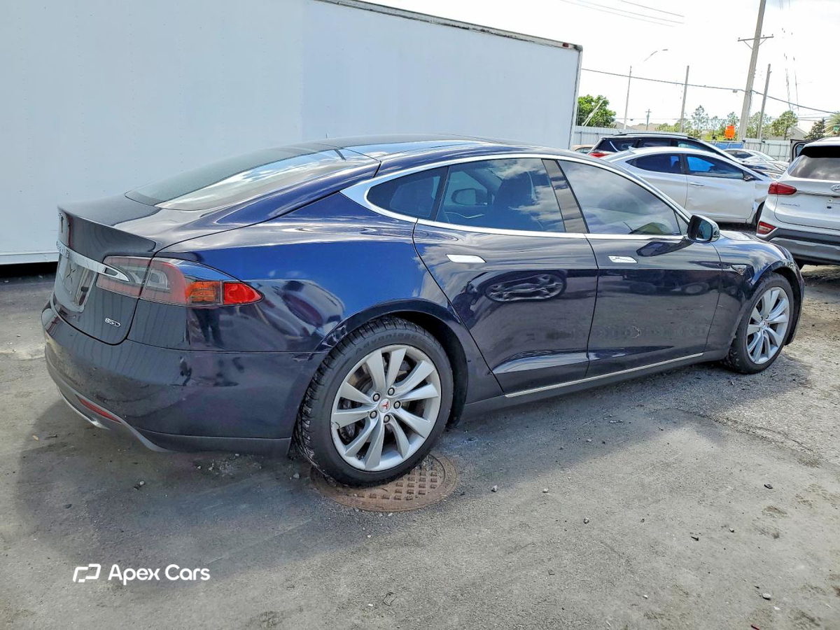 Tesla Model S 2015
