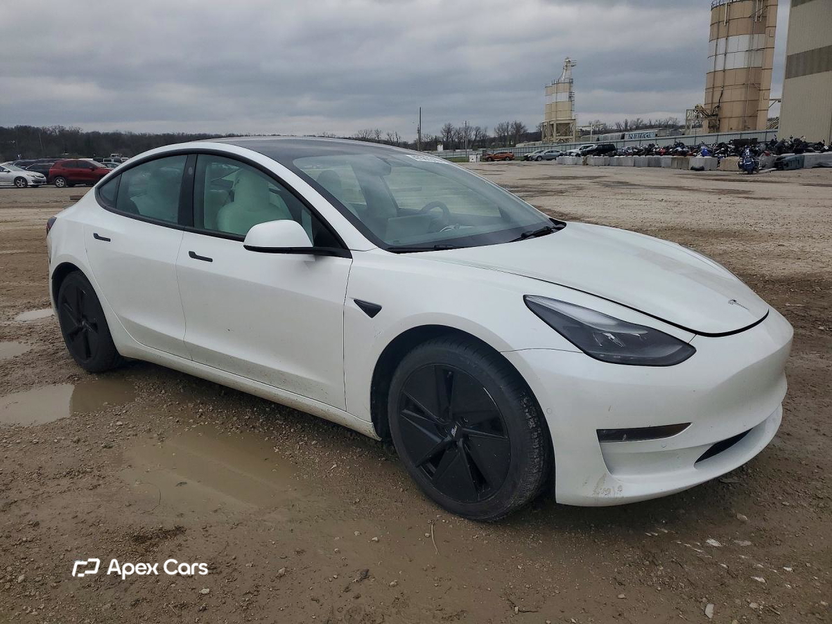 Tesla Model 3 2022