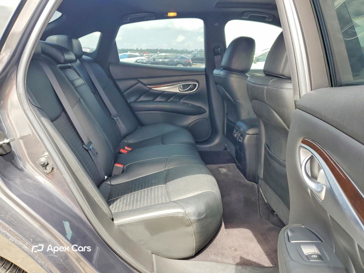 Infiniti M 2013