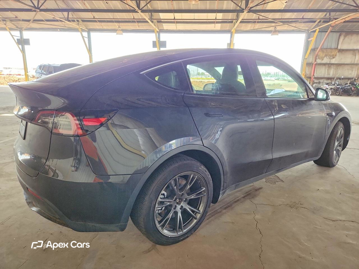 Tesla Model Y 2025