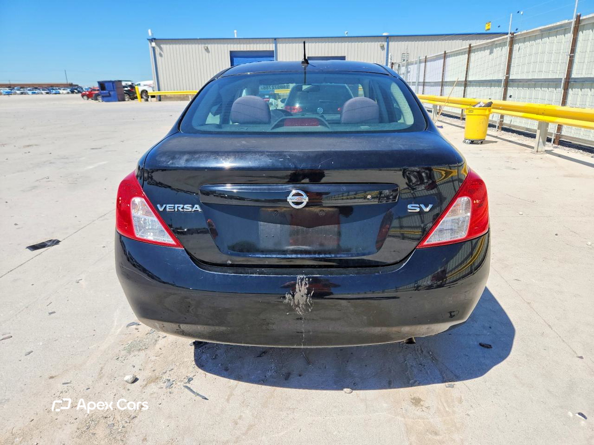 Nissan Versa 2012
