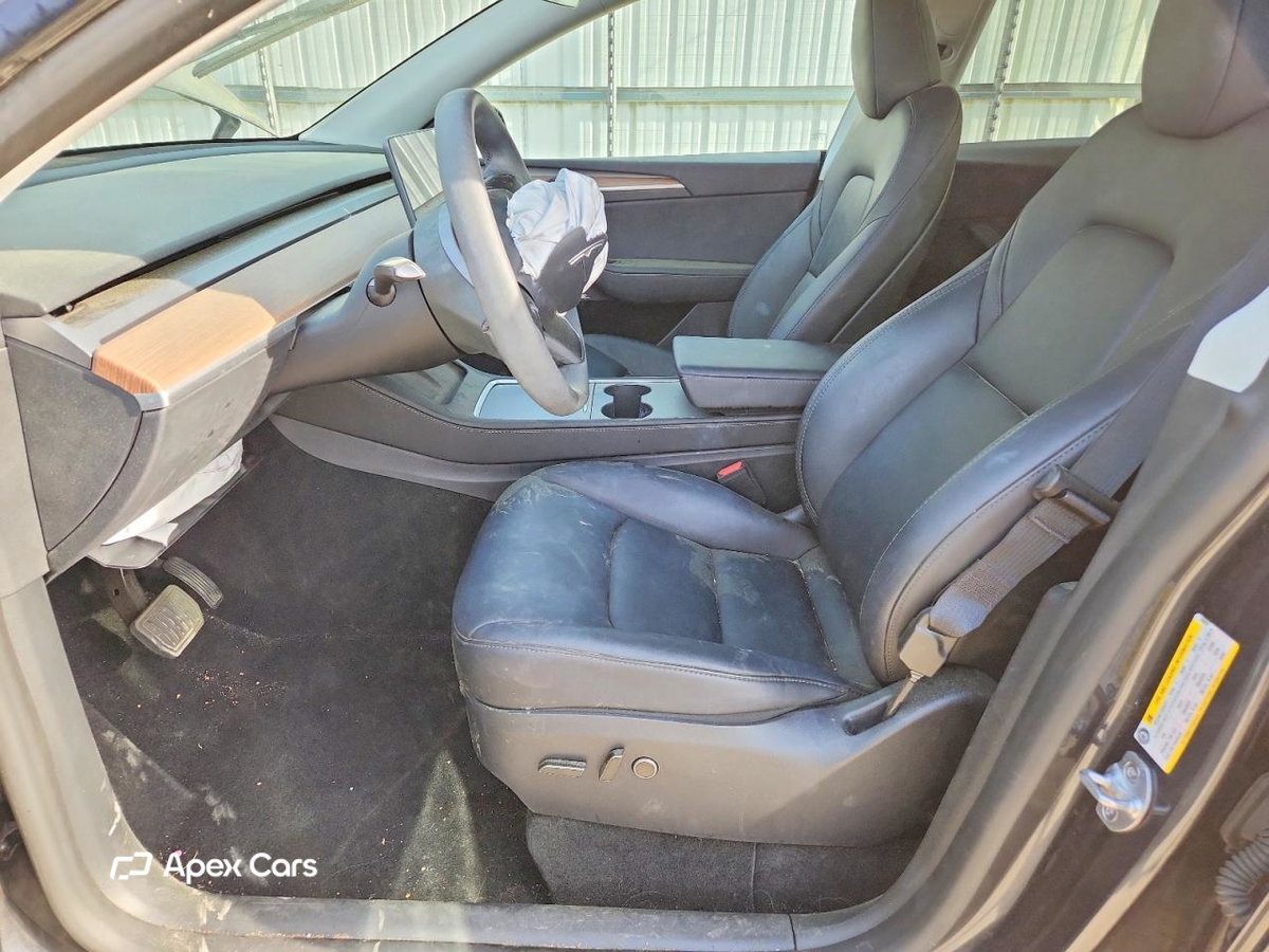 Tesla Model Y 2025
