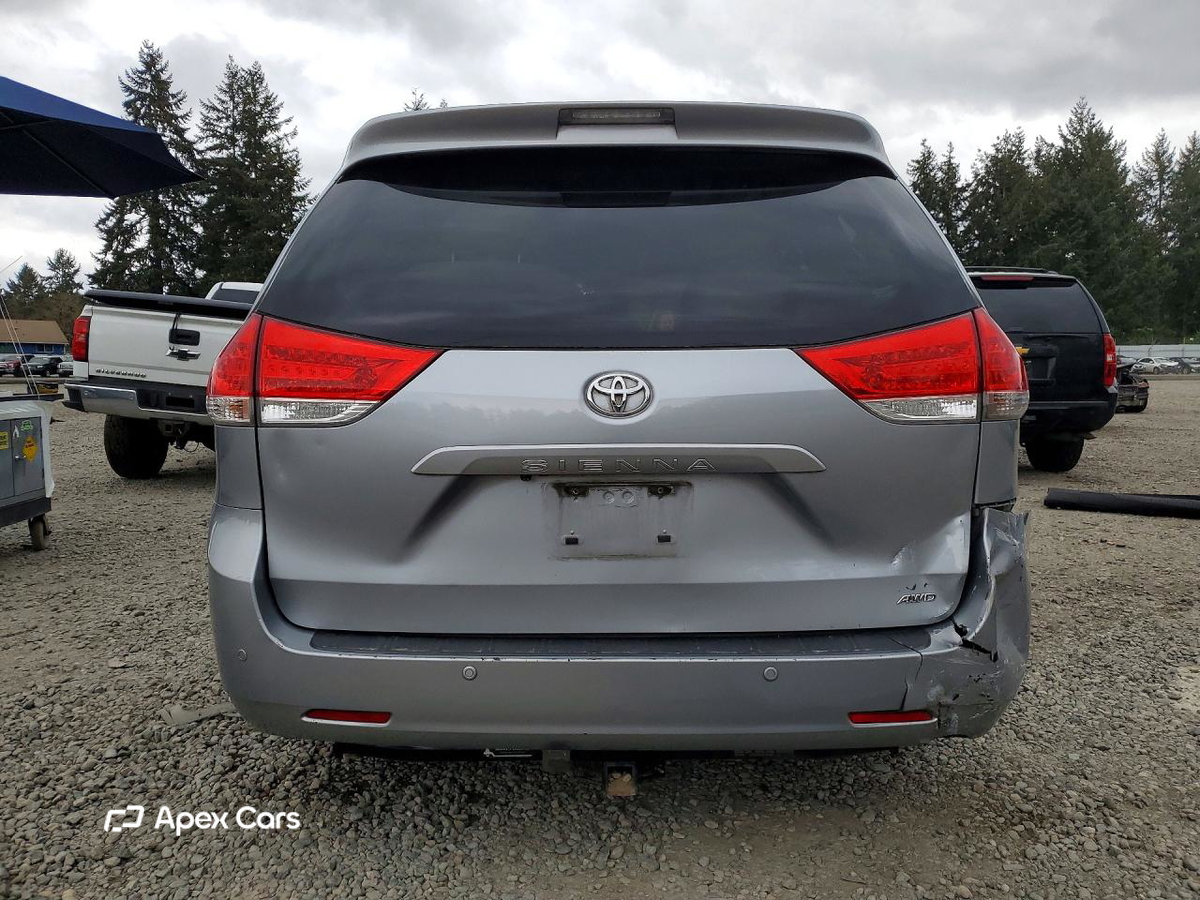 Toyota Sienna 2013