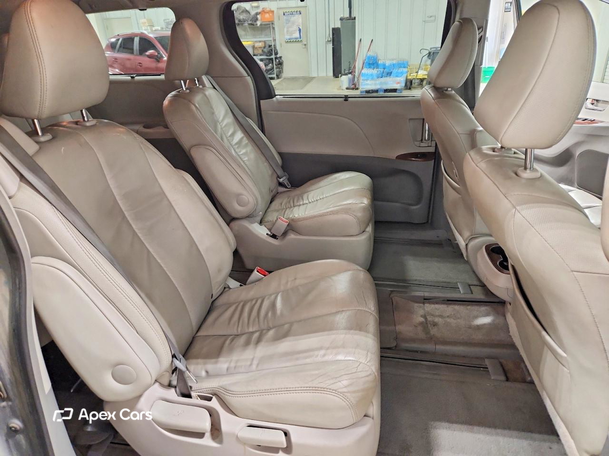 Toyota Sienna 2014